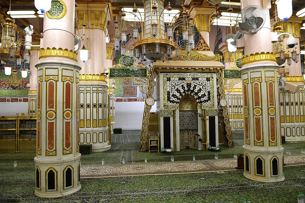 Building of the Prophet's Mosque historical image 1