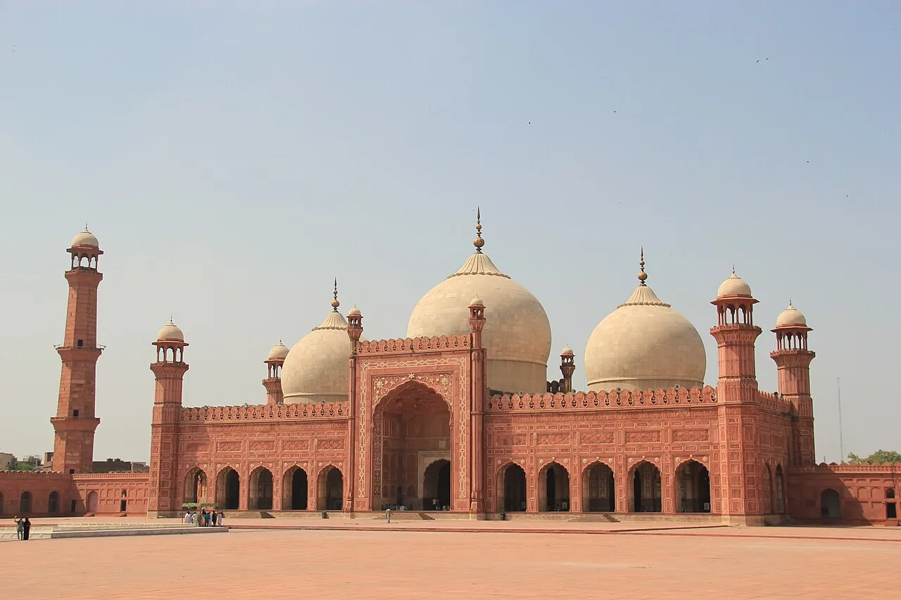 Badshahi Mosque historical image 1